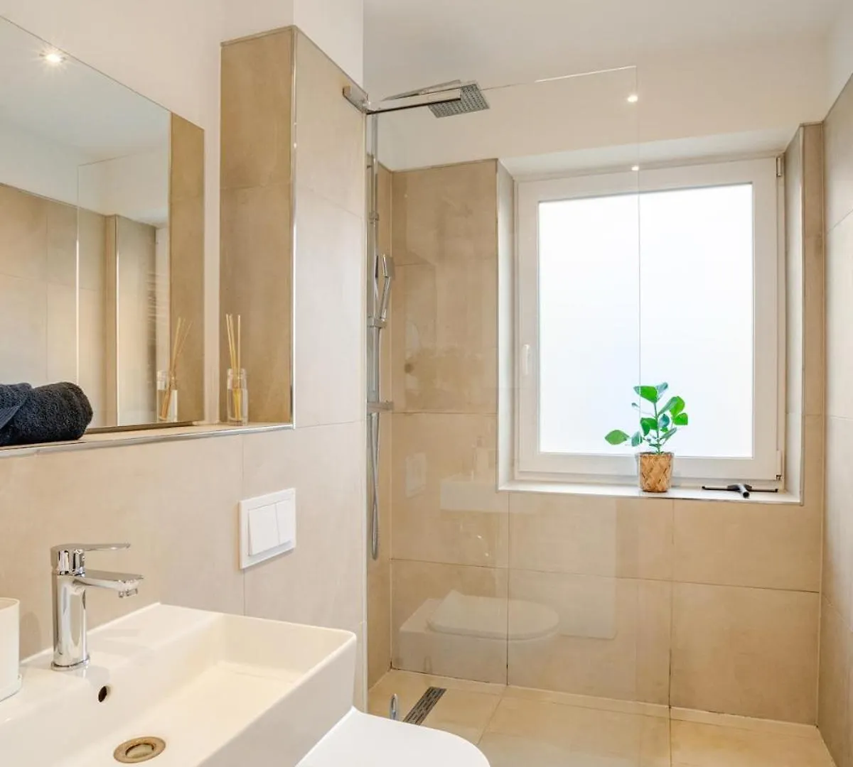 Apartment Gemuetliche Grosse Ferienwohnung Hannover